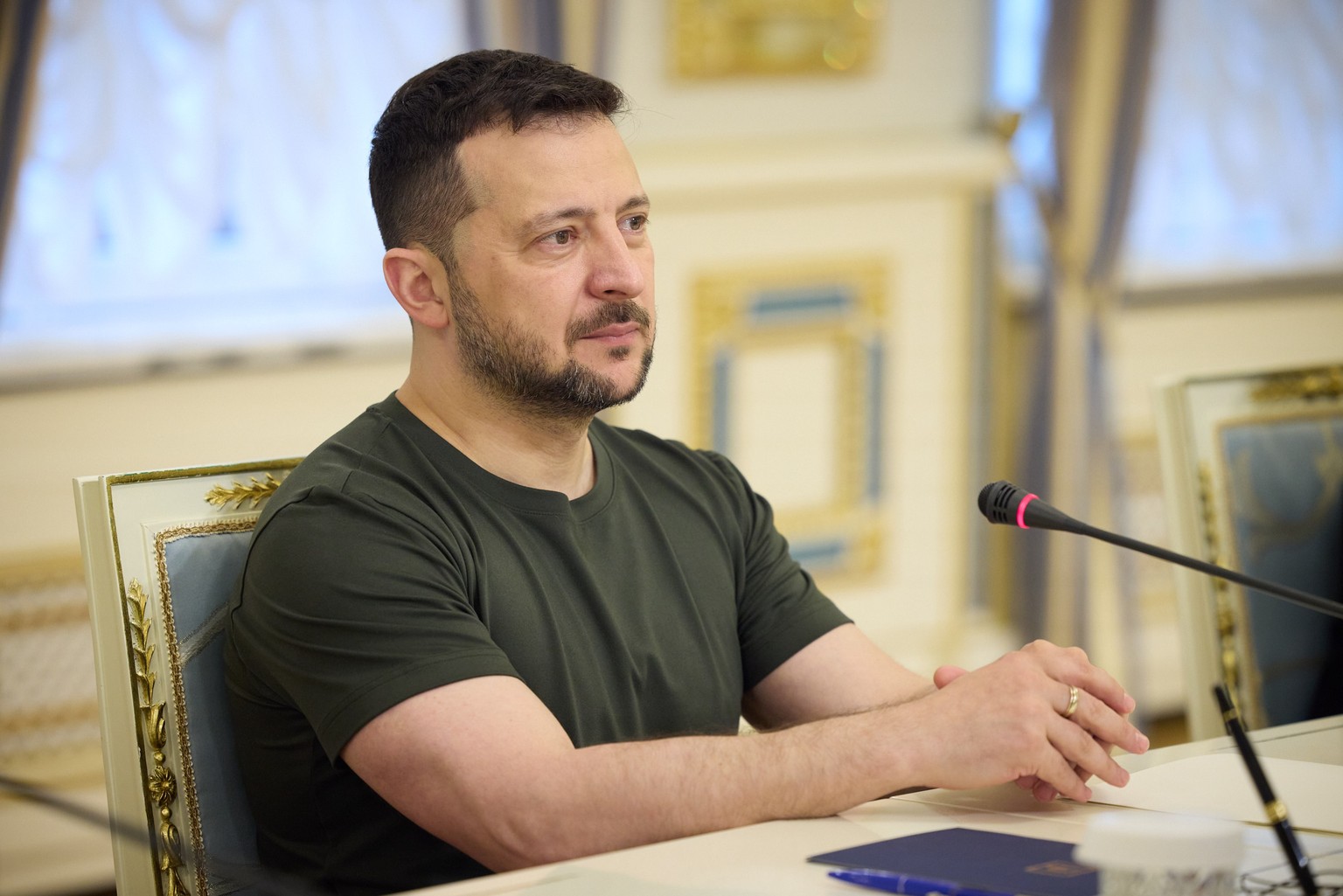 epa11299499 A handout photo made available by the Ukrainian Presidential Press Service on 25 April 2024 shows Ukraine&#039;s President Volodymyr Zelensky during a meeting with British Chancellor of th ...