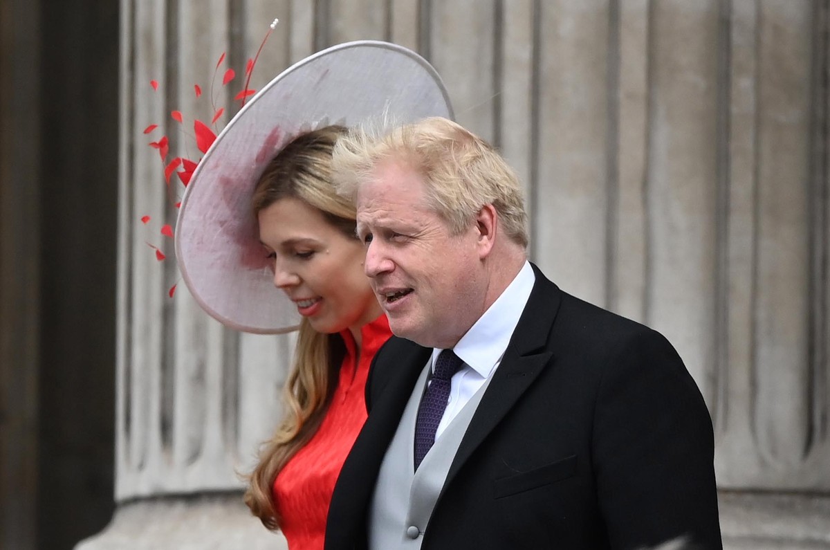 epa09993541 Britain's Prime Minister Boris Johnson (L) and his wife Carrie Johnson leave the National Service of Thanksgiving held as part of the celebrations of the Platinum Jubilee of Queen Eli ...