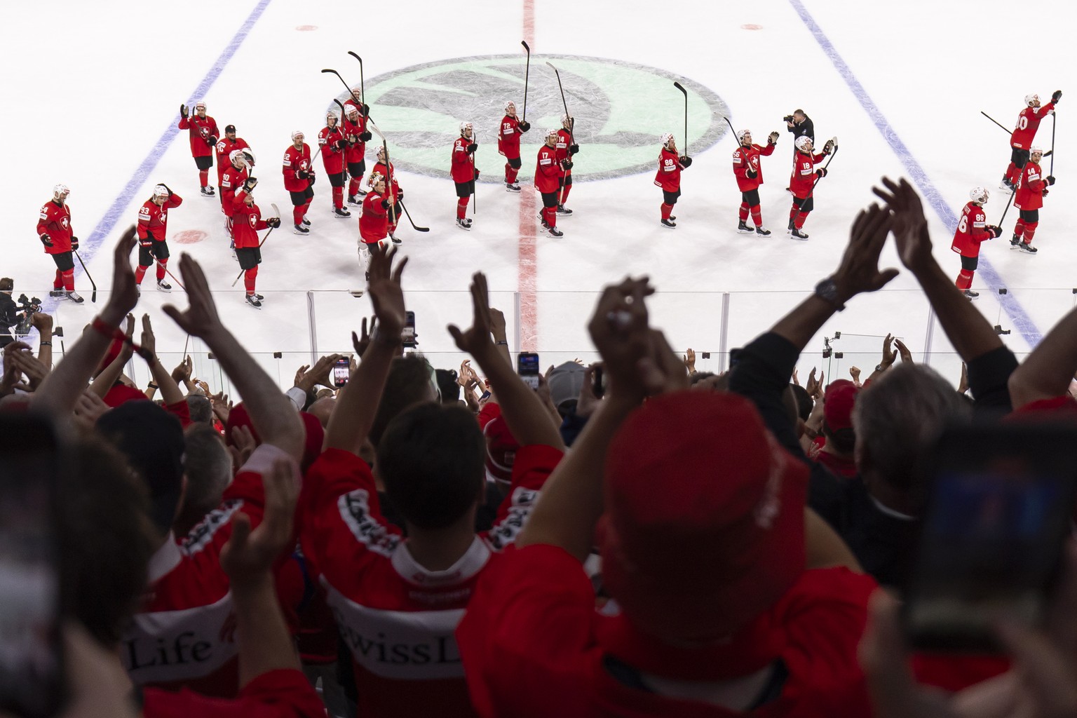Switzerland's players celebrate after their victory, during the 2026 IIHF Men's Ice Hockey World Championship Semifinal game between Switzerland and Norway, at the Swiss Life Arena ice hocke ...