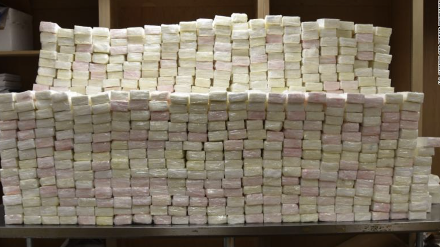 Päckchen mit fast 700 Kilogramm Kokain, die als Babyfeuchttücher deklariert wurden.