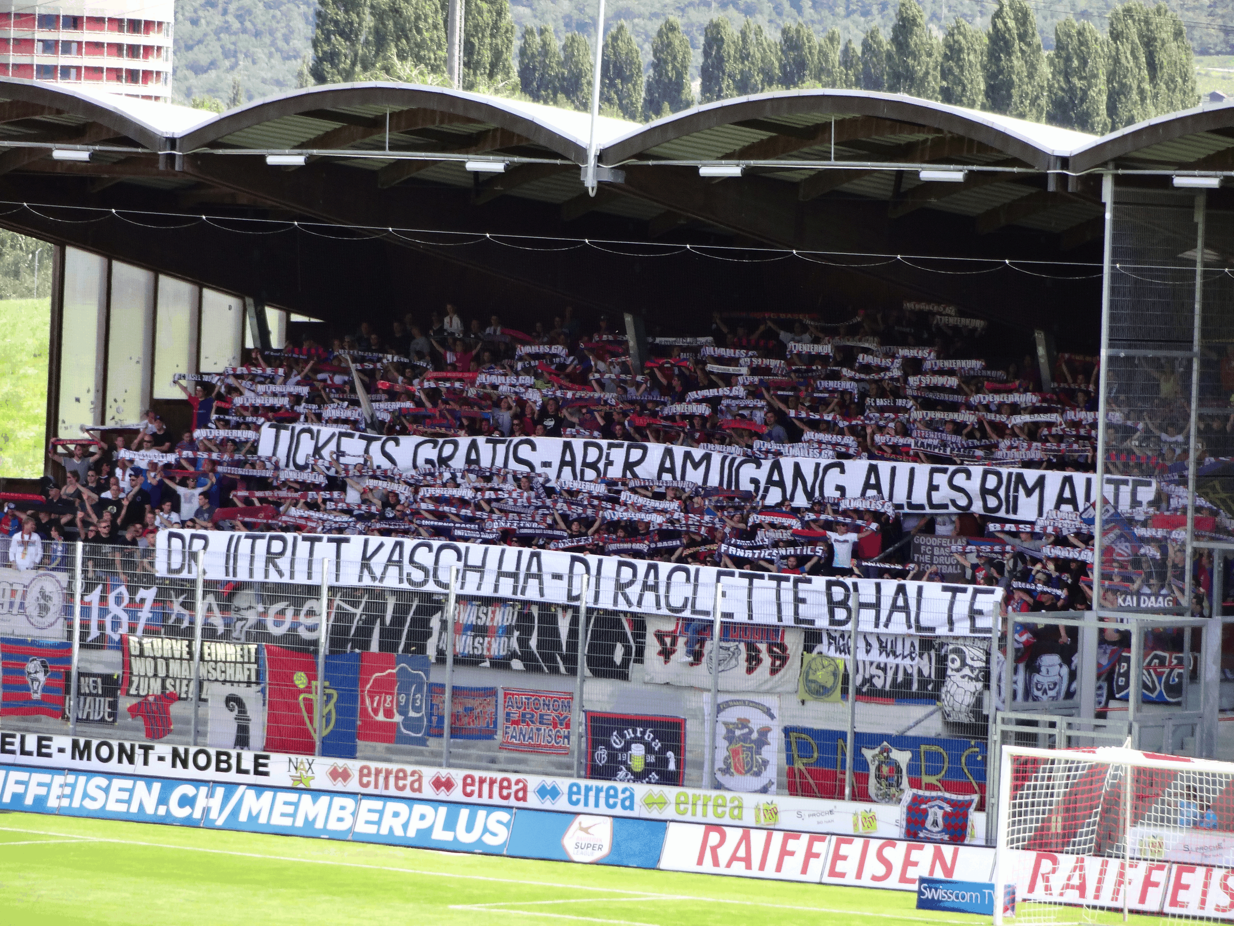 Die Botschaft der FCB-Fans an Constantin: «Den Eintritt kannst du haben, dein Raclette behalten.»