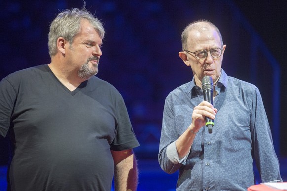 Viktor Giacobbo, rechts, und Mike Mueller, links, anlaesslich der Bekanntgabe ihres Engagements bei der 100. Tournee des Zirkus Knie im Jubilaeumsjahr 2019, am Dienstag, 21. August 2018, in Bern. Vikt ...