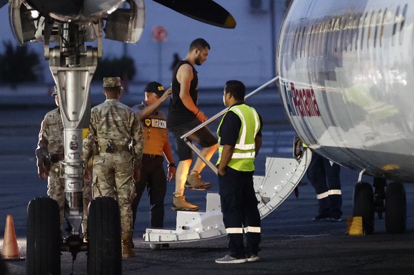 epa11556612 A migrant boards a plane to be deported to Colombia at Albrook &#039;Marcos A. Gelabert&#039; International Airport in Panama City, Panama, 20 August 2024. The Panamanian government deport ...