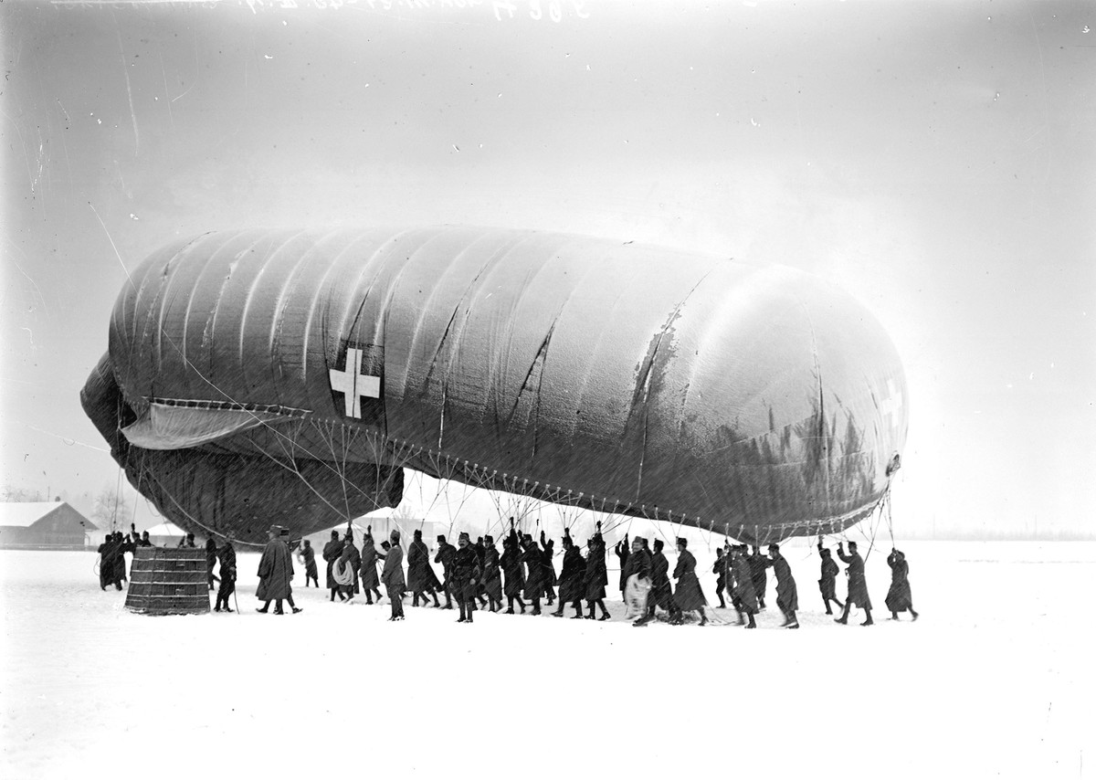 Bis zum Ersten Weltkrieg besass die Schweizer Luftwaffe keine Flugzeuge, sondern lediglich Fesselballone zur Aufklärung. 