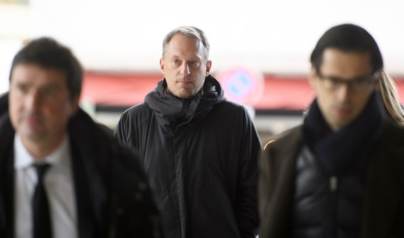 LÕancien joueur de tennis valaisan Yves Allegro, centre, arrive pour son proces ce lundi 9 decembre 2019 au Tribunal du District de Sierre. Yves Allegro est accuse de viol et/ou contrainte sexuelle en ...