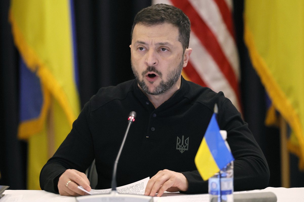 epa11588893 Ukraine's President Volodymyr Zelensky delivers an address during the seventh meeting of the Ukraine Defense Contact Group (UDCG) at the US Air Base in Ramstein, Germany, 06 September ...