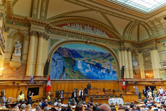 Saal des Bundespräsidenten der Schweiz mit Besuchern an einem bewölkten Sommertag in Bern, Hauptstadt der Schweiz. Foto aufgenommen 1. Juli 2023, Bern, Schweiz.