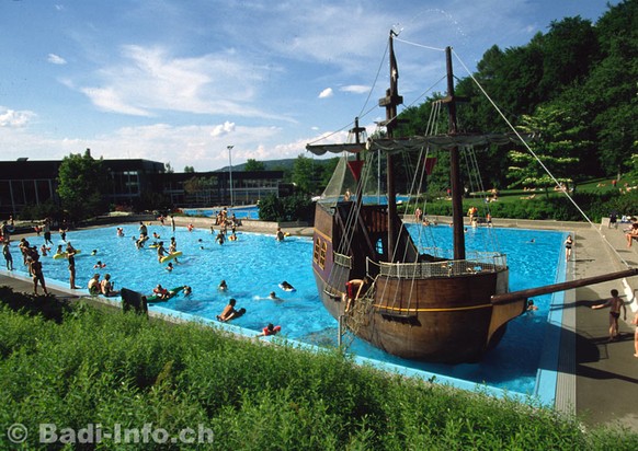 Das Piratenschiff im Schwimmbad Fohrbach&nbsp;macht den stolzen Eintrittspreis von 9 Franken wieder wett.