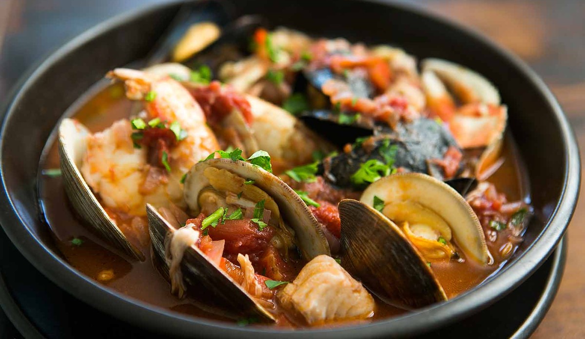 cioppino san francisco fischsuppe meeresfrüchte fisch muscheln bouillabaisse essen food http://www.simplyrecipes.com/recipes/cioppino/
