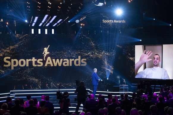 Granit Xhaka (Fussball) erhaelt den Preis wertvollster Spieler (MVP) des Jahres 2024 an der Verleihung der Sports Awards 2024, aufgenommen am Sonntag, 5. Januar 2025 in den Studios von SRF in Zuerich. ...