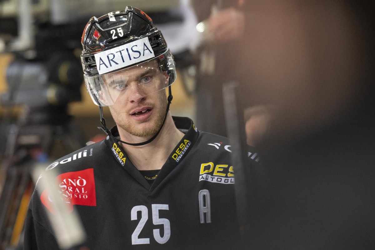 Luganos Mirco Mueller, waehrend dem Qualifikations-Spiel der National League, zwischen den SCL Tigers und dem HC Lugano am Freitag 28. Januar 2022, im Ilfisstadion in Langnau. (KEYSTONE/Marcel Bieri)