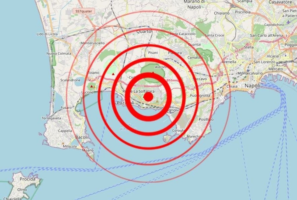 La secousse a été ressentie à Naples.