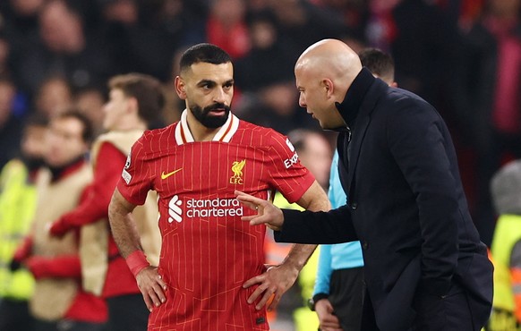 epa11843276 Liverpool manager Arne Slot (R) talks to his player Mohamed Salah during the UEFA Champions League league phase match between Liverpool FC and LOSC Lille, in Liverpool, Britain, 21 January ...