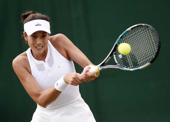 epa06070510 Garbine Muguruza of Spain returns to Yanina Wickmayer of Belgium in their second round match for the Wimbledon Championships at the All England Lawn Tennis Club, in London, Britain, 06 Jul ...