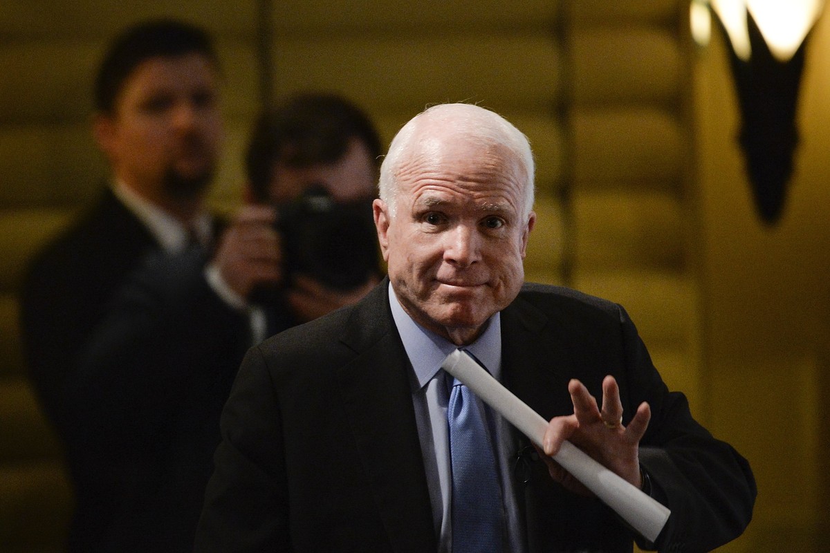 epa06097695 (FILE) - US Senator from Arizona John McCain waves after speaking during the 53rd Munich Security Conference (MSC) in Munich, Germany, 17 February 2017 (reissued 20 July 2017). McCain, 80, ...