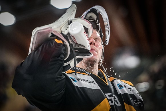 epa11795050 Kaerpaet&#039;s goalkeeper Niclas Wersterholm refreshes himself during the Spengler Cup game between Kaerpaet Oulu and HC Fribourg-Gotteron at the 96th Spengler Cup Ice Hockey tournament i ...