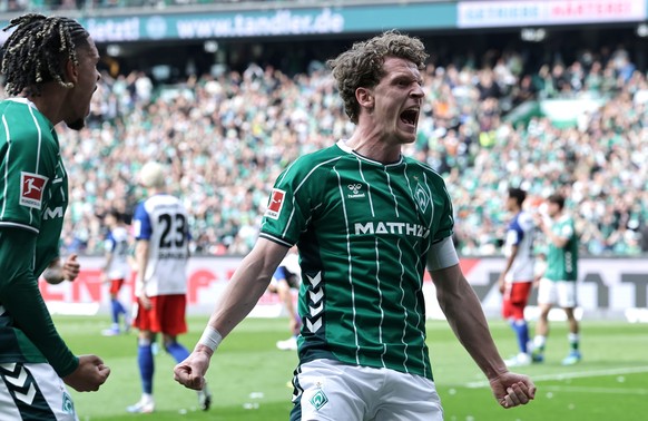 epa12898231 Jens Stage of Bremen celebrates scoring the 1-0 lead goal during the German Bundesliga soccer match between Werder Bremen and Hamburger SV in Bremen, Germany, 18 April 2026. EPA/FRIEDEMANN ...