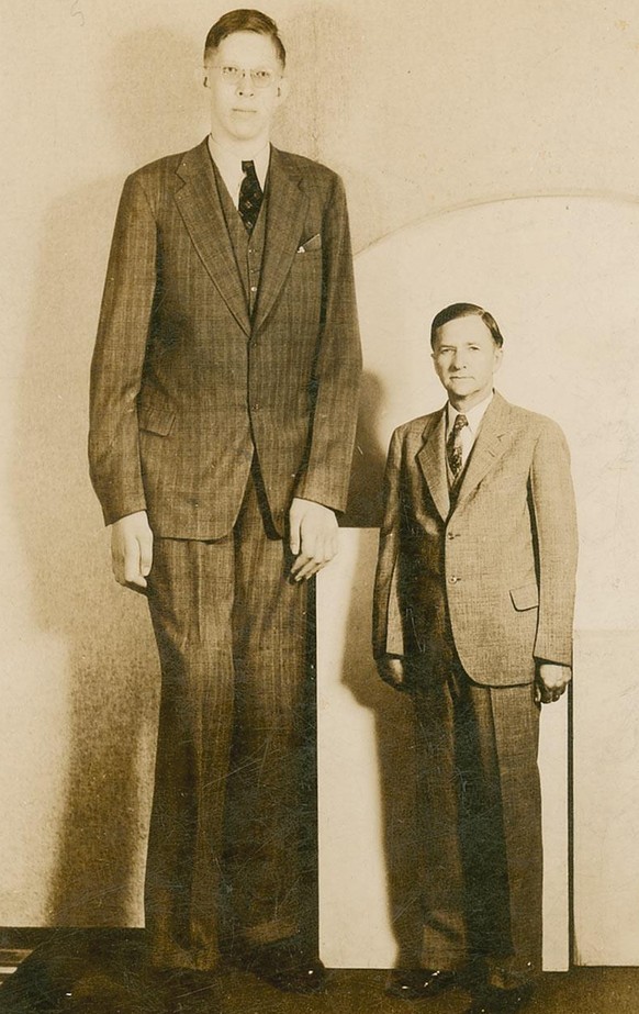 Robert Wadlow mit seinem Vater.