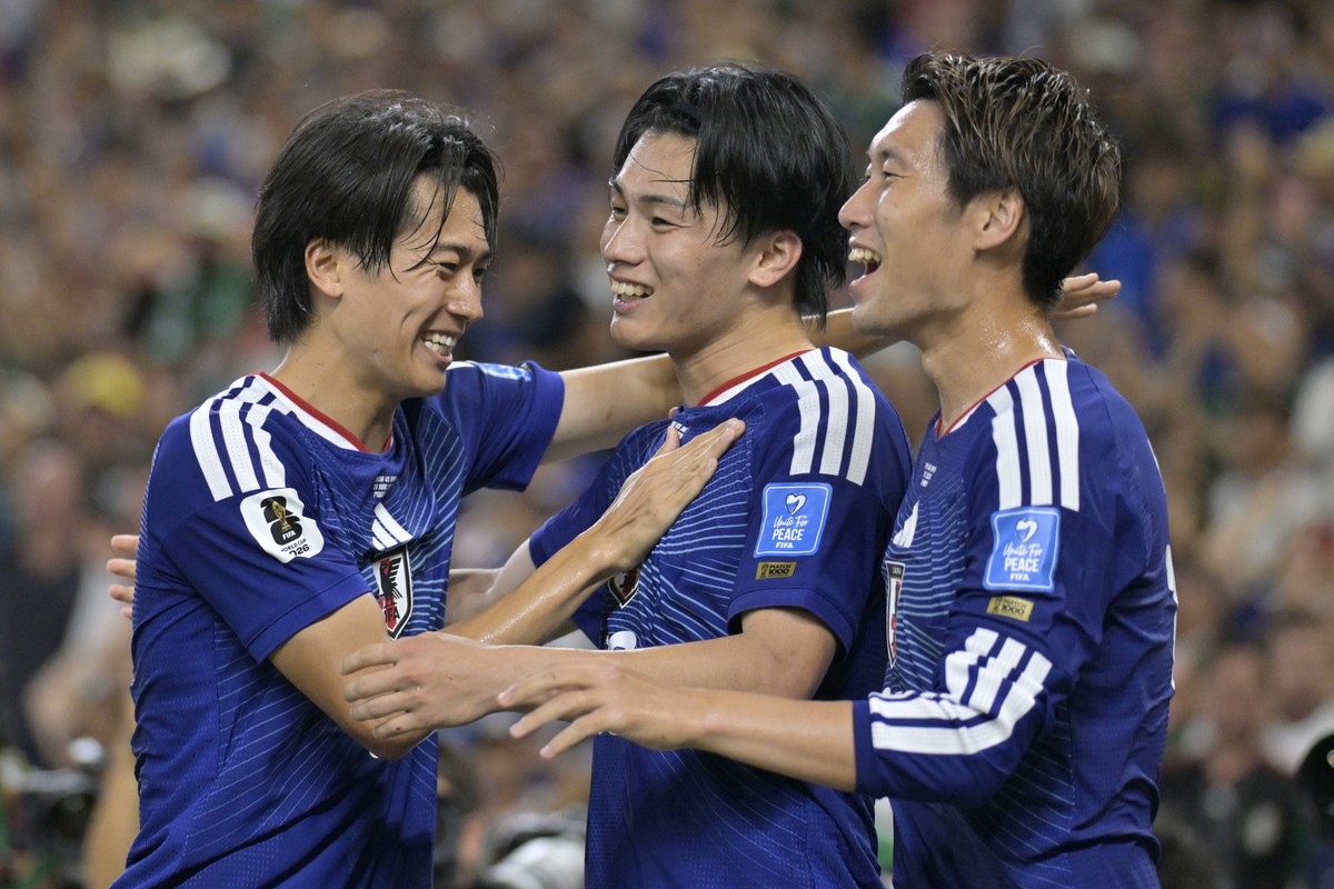 epa13053376 Ayase Ueda (C) of Japan celebrates after scoring during the 2026 FIFA World Cup group F soccer match between Tunisia and Japan at BBVA Stadium in Monterrey, Mexico, 20 June 2026. EPA/Migue ...