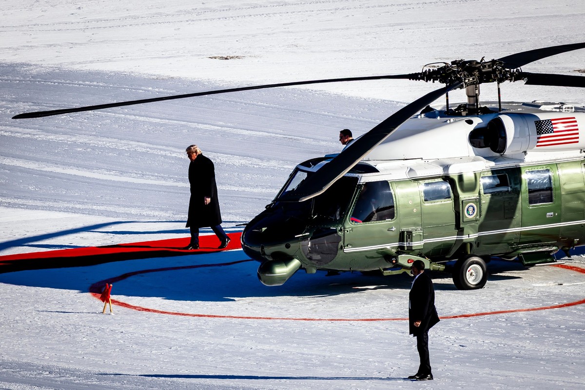 US President Donald Trump walks out of the Marine One helicopter as he arrives for the 56th annual meeting of the World Economic Forum, WEF, in Davos, Switzerland, Wednesday, Jan. 21, 2026. (Michael B ...