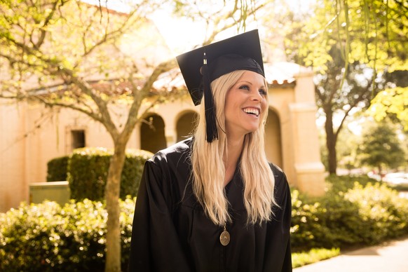 Elin Nordegren machte ihren Abschluss in Psychologie am Rollins College am 10. Mai 2014