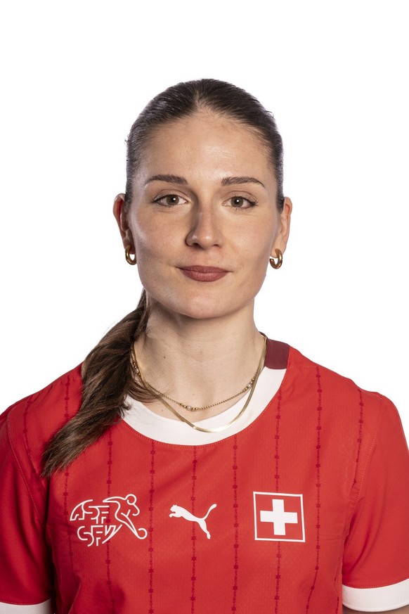 Portrait von Naina Inauen, Spielerin des Schweizer Fussball Nationalteams, fotografiert am 17. Februar 2025 in Pf�ffikon. (SFV/KEYSTONE/Walter Bieri)