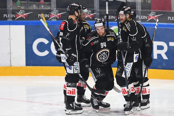 LuganoÕs player Sandro Zangger, center celebrate the 4-2 goal with team mate, during the preliminary round game of National League A (NLA) Swiss Championship 2019/20 between HC Lugano and SC Rapperswi ...