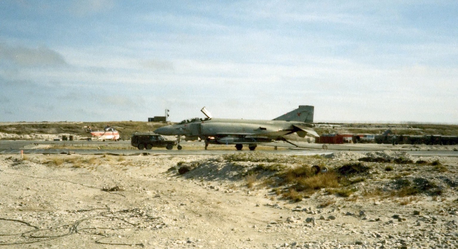 mcdonnel douglas phantom royal air force falkland islands stanley airforce base 1984 wikicommons