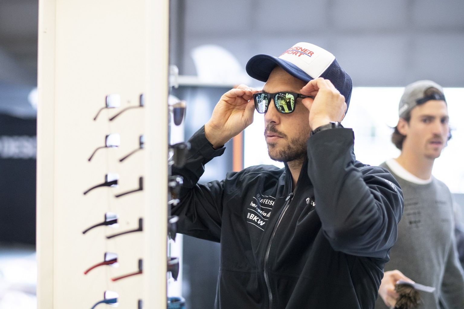Swiss-Ski Athlet Carlo Janka waehrend der Materialausgabe von Swiss Ski auf dem Flugplatz Duebendorf, aufgenommen am Samstag, den 5. Oktober 2019 in Duebendorf. (KEYSTONE/Ennio Leanza).