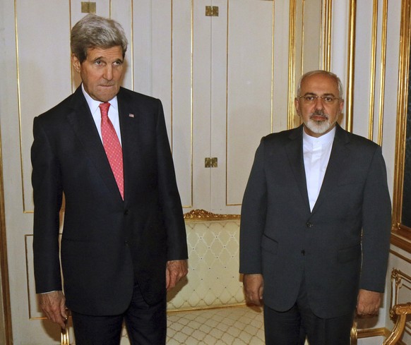 Gequältes Lächeln: US-Aussenminister John Kerry (links) und der iranische Aussenminister&nbsp;Mohammed Dschawad Sarif sind noch weit von einer Einigung im Atomstreit entfernt.