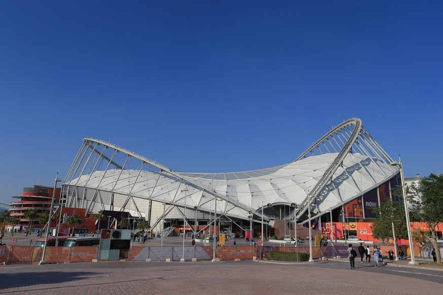 Football - FIFA World Cup, WM, Weltmeisterschaft, Fussball - Group B - England v Iran 21st November 2022 - FIFA World Cup - Group B - England v Iran - A general view GV of the outside of the Khalifa I ...