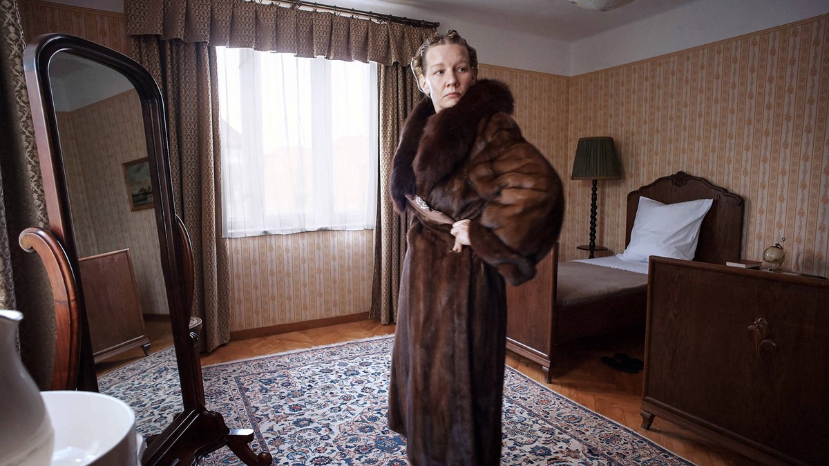 Sandra Huller Sandra Huller in CA24 film : The Zone of Interest 2023. Plot: The commandant of Auschwitz, Rudolf Hˆss, and his wife Hedwig, strive to build a dream life for their family in a house and  ...