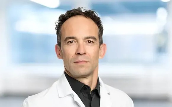 Aargauer Zeitung, 09.02.2026:
Immer mehr Alzheimer? Nein! Die Krankheit pro Kopf nahm drastisch ab

Bogdan Draganski, Professor für Demenzen und neurodegenerative Krankheiten.