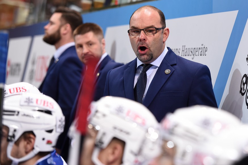 Minsk&#039;s Headcoach Craig Woodcroft, during the game between HK Dinamo Minsk and Team Canada at the 90th Spengler Cup ice hockey tournament in Davos, Switzerland, Monday, December 26, 2016. (KEYSTO ...