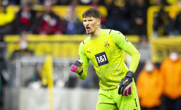 Torwart Gregor Kobel (BVB) Borussia Dortmund - RB Leipzig 02.04.2022, Fussball; Saison 2021/22 Foto: Moritz Müller *** Goalkeeper Gregor Kobel BVB Borussia Dortmund RB Leipzig 02 04 2022, football sea ...