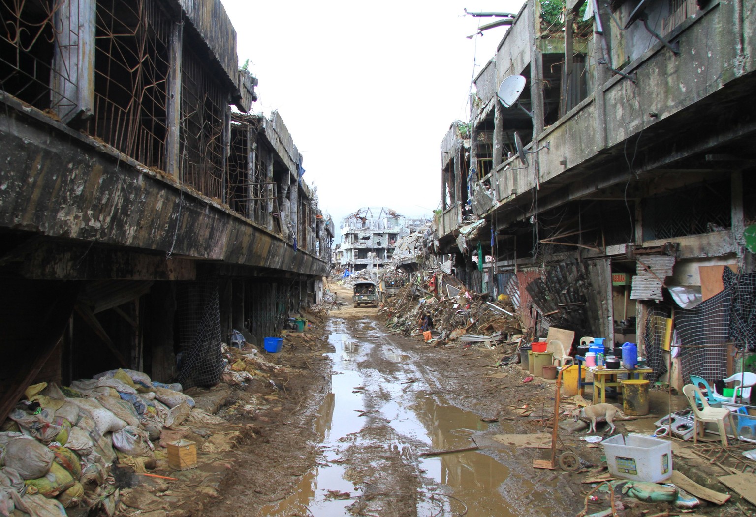 epa06288125 A military vehicle maneuvers next to devastated buildings in the ruined city of Marawi, Lanao del Sur province, Philippines, 25 October 2017. President Rodrigo Duterte warned members of th ...