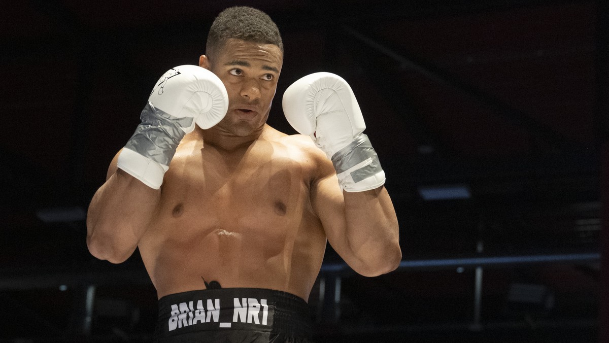 Der Schweizer Boxer Brian Keller im Kampf gegen Claude Wilfried aus Kongo waehrend einem Boxkampf anlaesslich der ICF Fight-Night in der AXA Arena in Winterthur am Samstag, 26. April 2025. (KEYSTONE/U ...