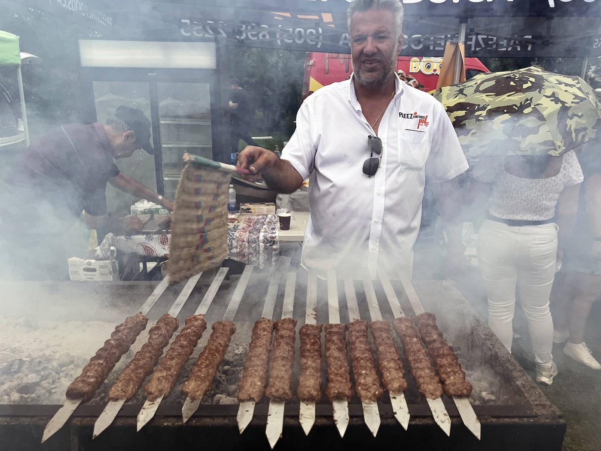 Iranian Kabobs Man uses charcoal to cook Iranian kabobs during the Persian Food Festival in Richmond Hill, Ontario, Canada, on August 06, 2023. The festival served up the delightful tastes of Iranian  ...