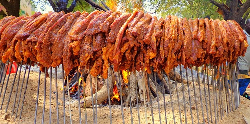 http://www.dobbyssignature.com/2014/07/nigerian-suya-suya-spice-recipe.html suya fleisch nigeria afrika bbq barbecue grill grillen grillieren essen food
