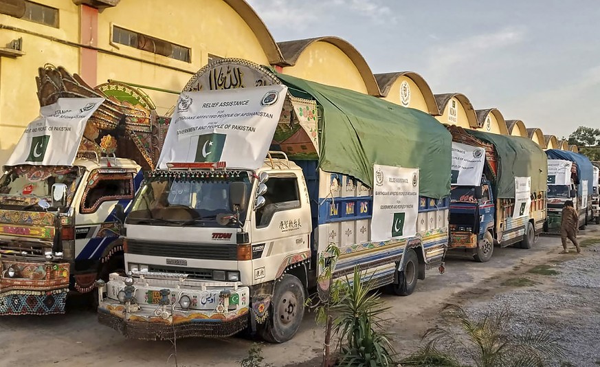 In this photo released by Pakistan&#039;s National Disaster Management Authority, a convoy of trucks carrying relief good including tents, blankets and emergency medicines for Afghanistan&#039;s earth ...