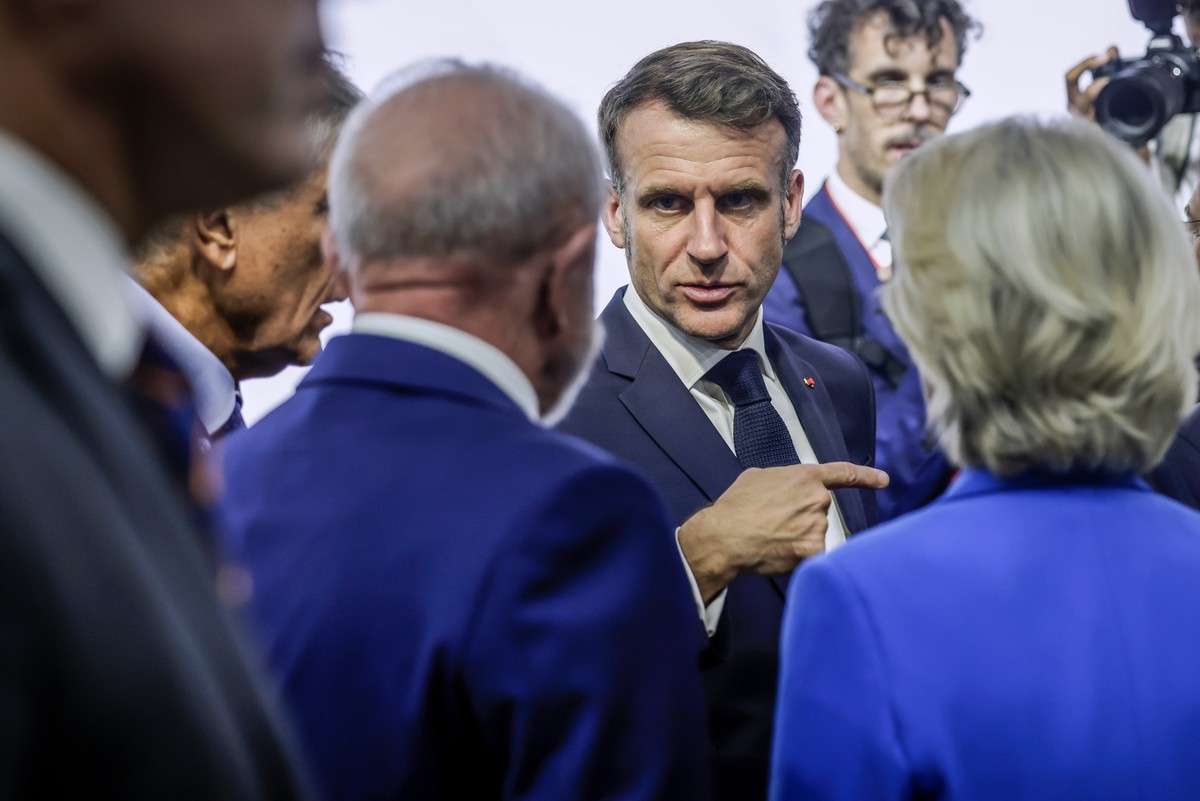 France's President Emmanuel Macron, center, speaks to delegates ahead of a group photo, on the opening day of the G20 Leaders' Summit, in Johannesburg, South Africa, Saturday, Nov. 22, 2025. ...