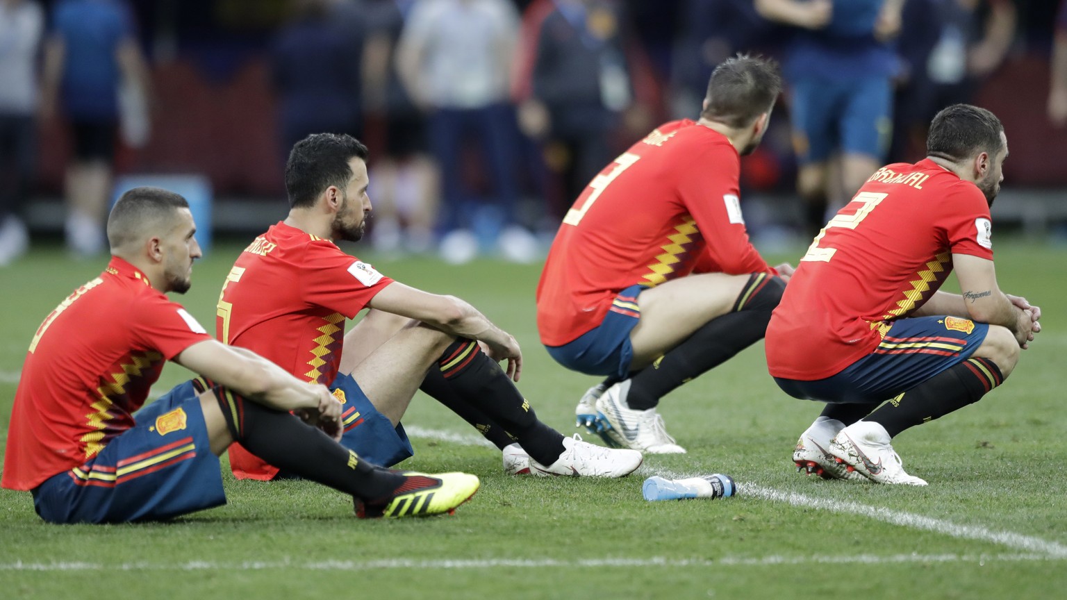 Konsternation bei den spanischen Spielern nach dem Aus gegen Russland.