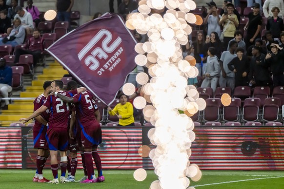 Les joueurs genevois laissent eclater leur joie, apres avoir inscrit le 3:1, lors de la rencontre de football de Swiss Super League entre le Servette FC, SFC, et le FC Lugano, LUG, ce jeudi 15 mai 202 ...