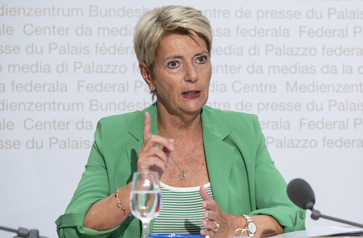Bundesraetin Karin Keller-Sutter spricht an einer Medienkonferenz zur Vernehmlassung zur Aenderung des Bankengesetzes und der Liquiditaetsverordnung 12. August 2026, in Bern. (KEYSTONE/Peter Schneider ...