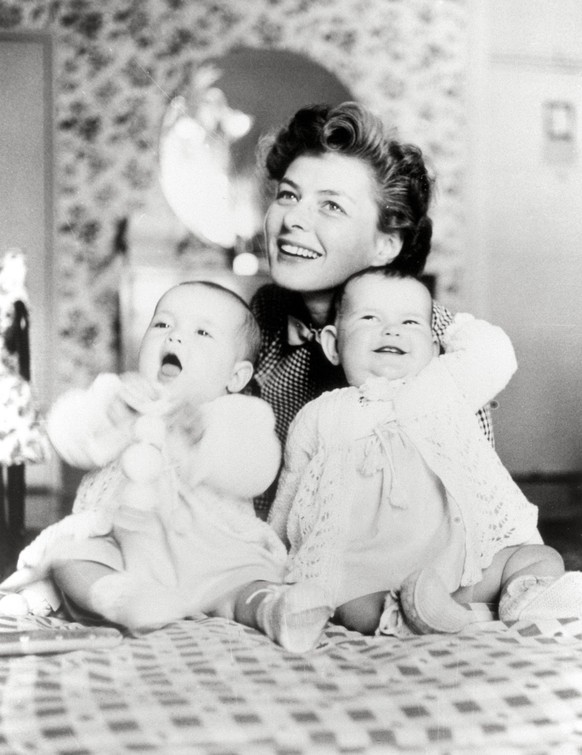 INGRID BERGMAN and ISABELLA ROSSELLINI. 1952. Credit: Album