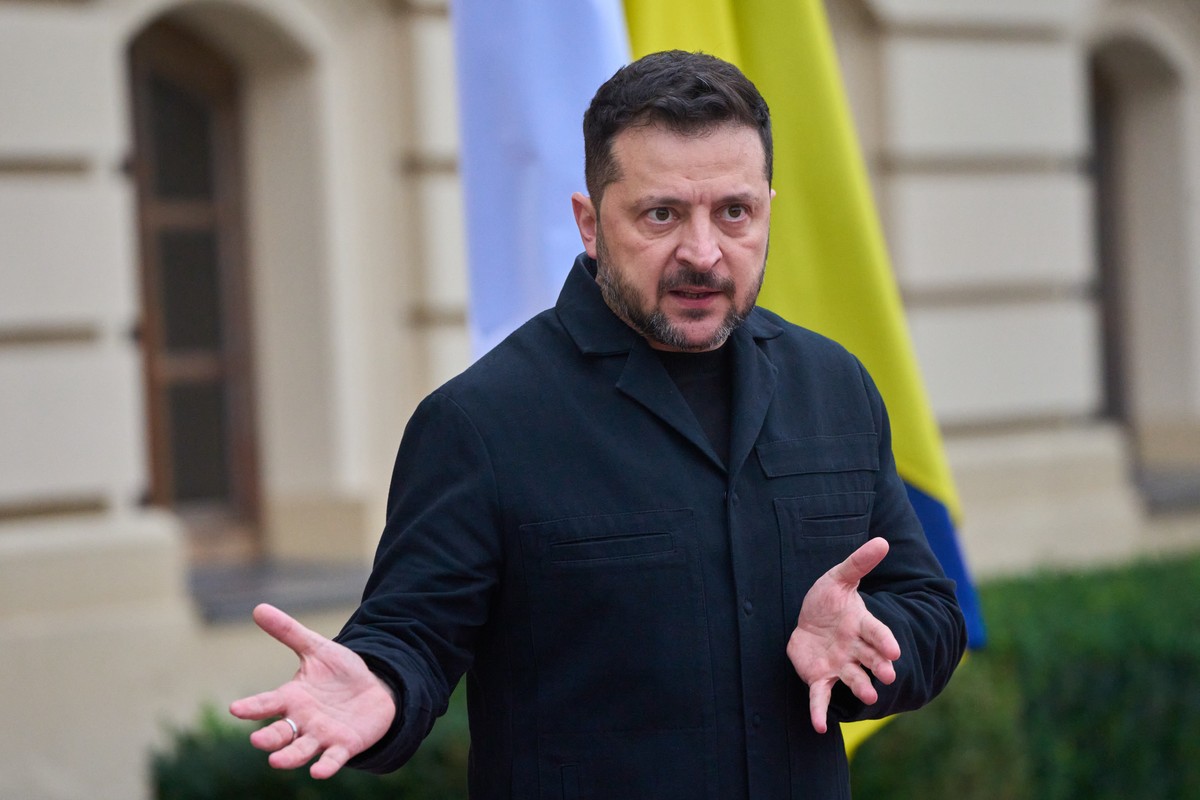 Ukraine's President Volodymyr Zelenskyy answers media questions before his meeting with Finnish Prime Minister Petteri Orpo in Kyiv, Ukraine, Thursday Oct. 22, 2026. (AP Photo/Efrem Lukatsky)
Rus ...