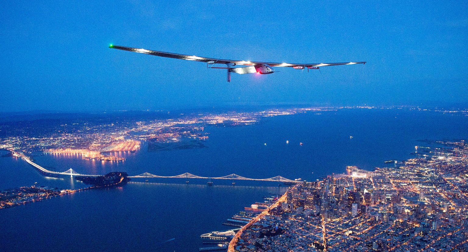 Die «Solar Impulse» über der Bay-Area.