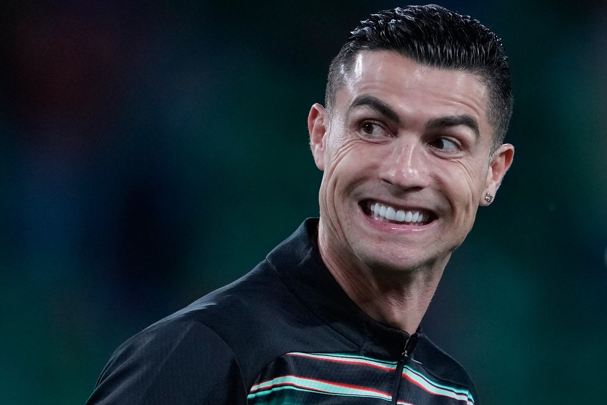 Portugal's Cristiano Ronaldo smiles as he warms up for a World Cup 2026 group F qualifying soccer match between Portugal and Hungary in Lisbon, Tuesday, Oct. 14, 2025. (AP Photo/Armando Franca)
A ...