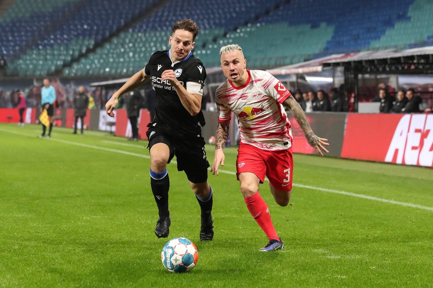 Cédric Brunner mit der Captainbinde im Duell mit Angeliño.