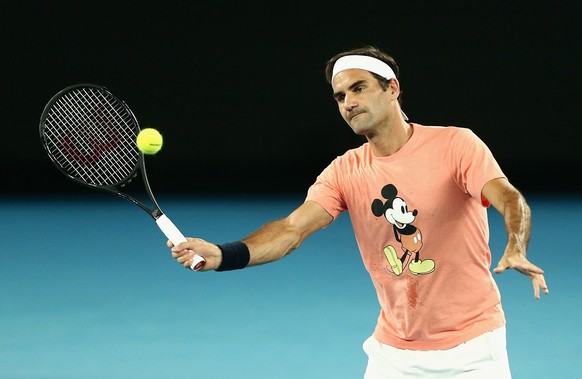 epaselect epa08139963 Roger Federer of Switzerland in action during an Australian Open practice session at Melbourne Park in Melbourne, Australia, 19 January 2020. EPA/ROB PREZIOSO AUSTRALIA AND NEW Z ...